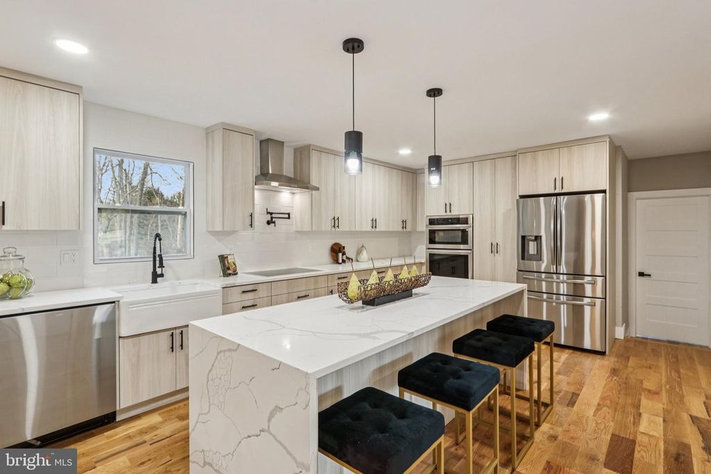 923 HUNT DR, Yardley, PA 19067