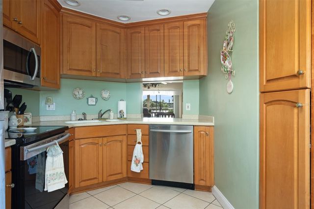 8681 BARDMOOR BOULEVARD 301C, Seminole, FL 33777