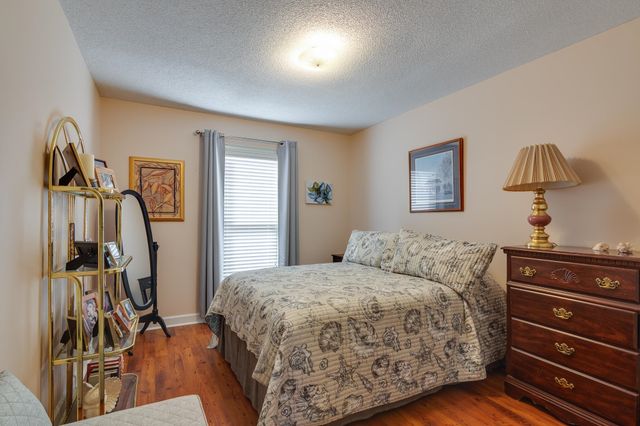 2040 OAK SPRINGS DR, Memphis, TN 38016