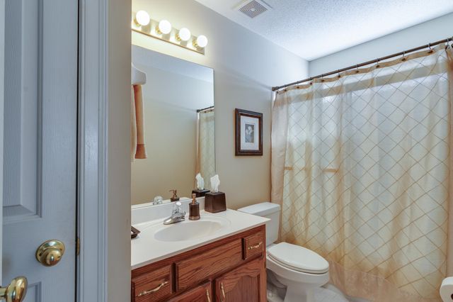 2040 OAK SPRINGS DR, Memphis, TN 38016