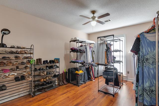 2040 OAK SPRINGS DR, Memphis, TN 38016