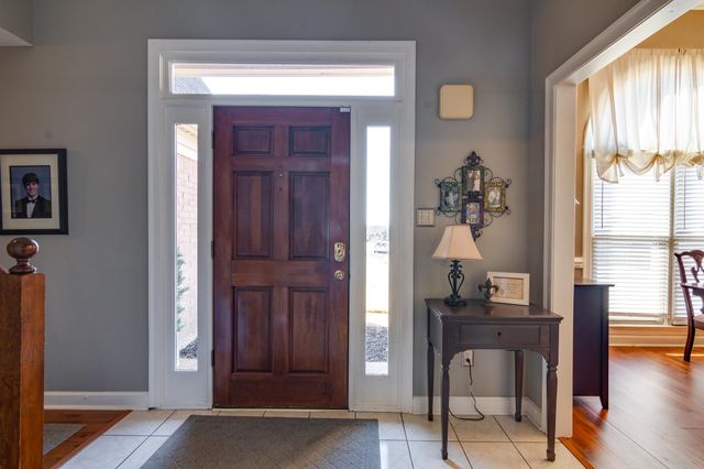 2040 OAK SPRINGS DR, Memphis, TN 38016