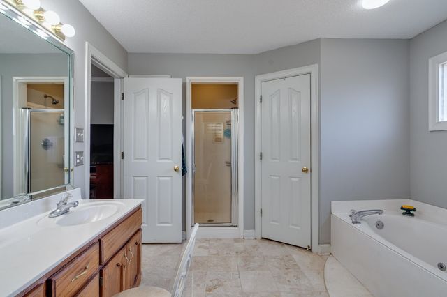 2040 OAK SPRINGS DR, Memphis, TN 38016