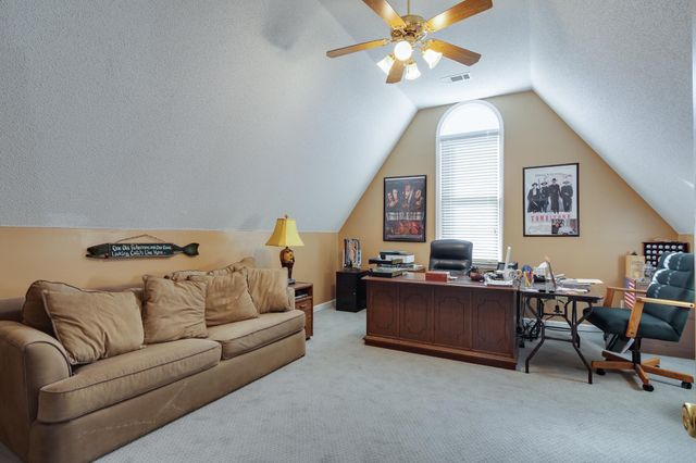 2040 OAK SPRINGS DR, Memphis, TN 38016