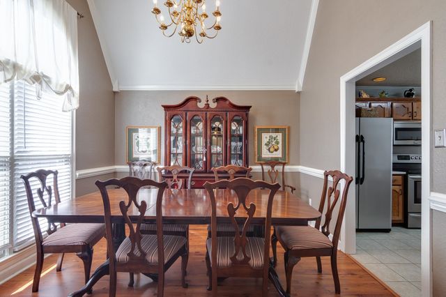 2040 OAK SPRINGS DR, Memphis, TN 38016