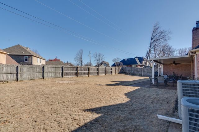 2040 OAK SPRINGS DR, Memphis, TN 38016