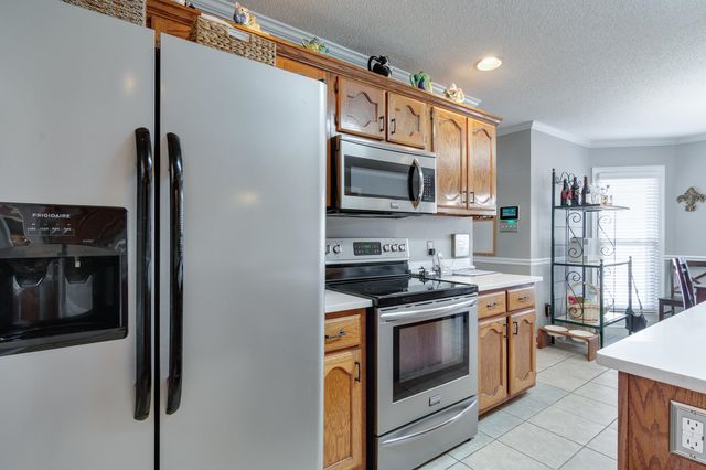 2040 OAK SPRINGS DR, Memphis, TN 38016