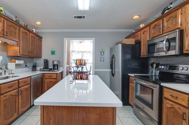 2040 OAK SPRINGS DR, Memphis, TN 38016