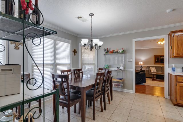 2040 OAK SPRINGS DR, Memphis, TN 38016