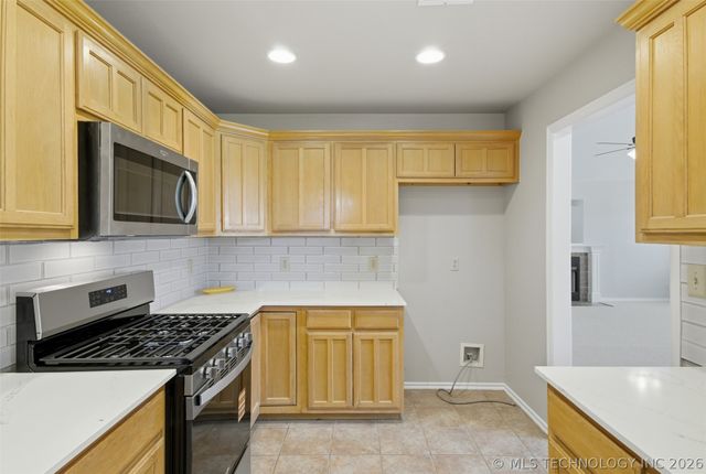 8137 E Misty Morning Place, Claremore, OK 74019