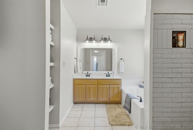 8137 E Misty Morning Place, Claremore, OK 74019