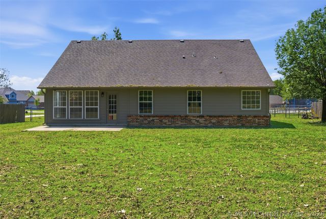 8137 E Misty Morning Place, Claremore, OK 74019