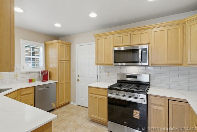 8137 E Misty Morning Place, Claremore, OK 74019
