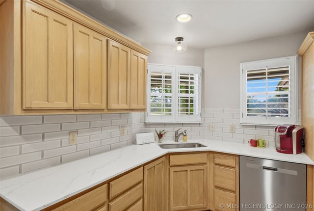 8137 E Misty Morning Place, Claremore, OK 74019
