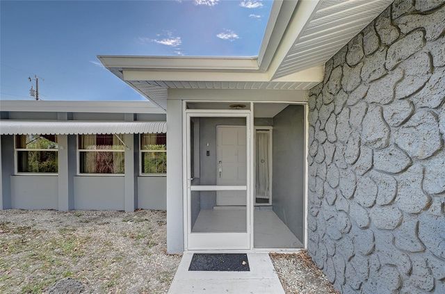 1678 COUNTRY CLUB PARKWAY, Lehigh Acres, FL 33936