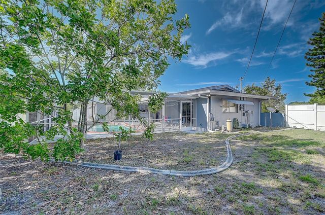 1678 COUNTRY CLUB PARKWAY, Lehigh Acres, FL 33936