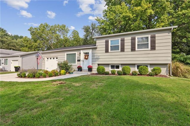 8906 W 99th Terrace, Overland Park, KS 66212
