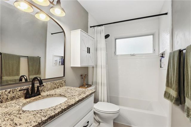 8906 W 99th Terrace, Overland Park, KS 66212