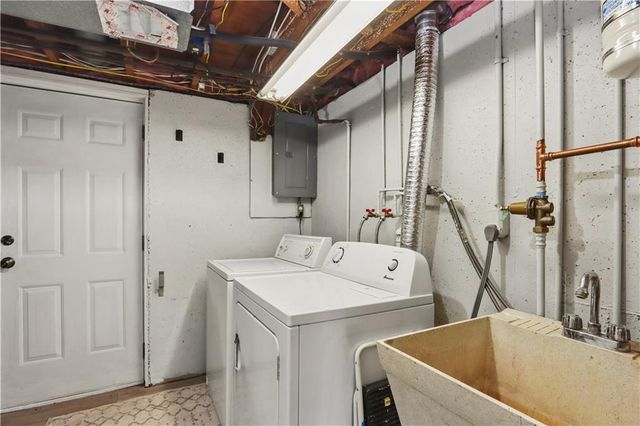8906 W 99th Terrace, Overland Park, KS 66212