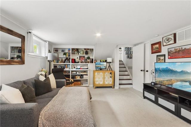 8906 W 99th Terrace, Overland Park, KS 66212