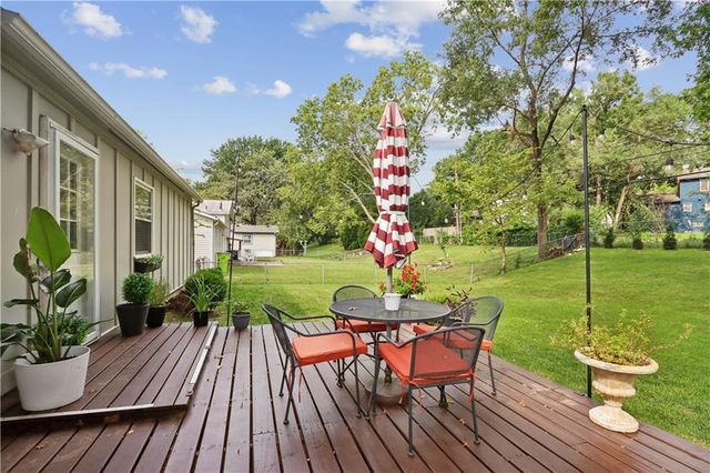 8906 W 99th Terrace, Overland Park, KS 66212