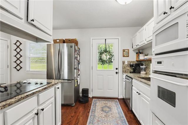 8906 W 99th Terrace, Overland Park, KS 66212