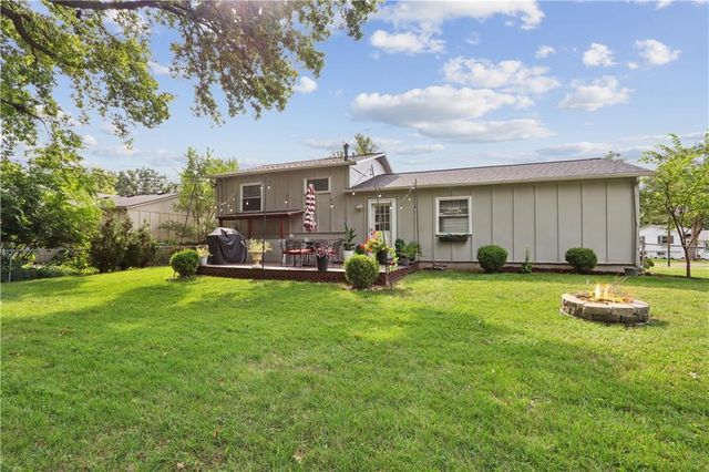 8906 W 99th Terrace, Overland Park, KS 66212