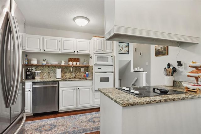 8906 W 99th Terrace, Overland Park, KS 66212