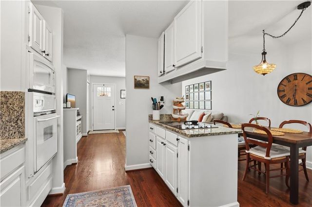 8906 W 99th Terrace, Overland Park, KS 66212