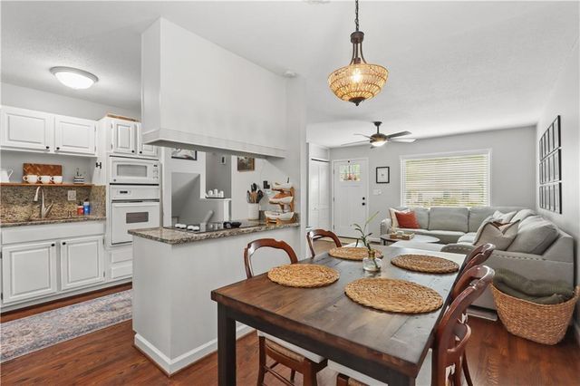 8906 W 99th Terrace, Overland Park, KS 66212