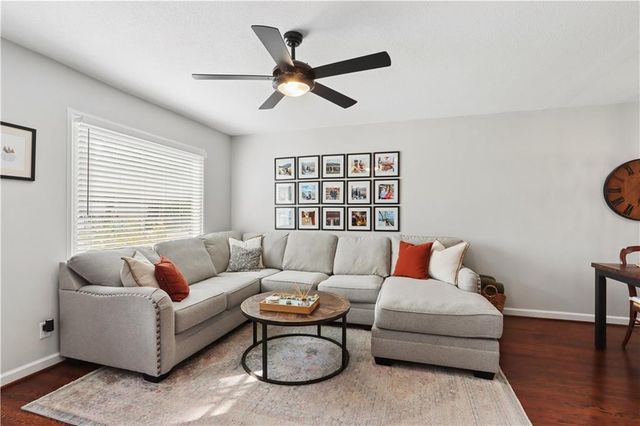 8906 W 99th Terrace, Overland Park, KS 66212
