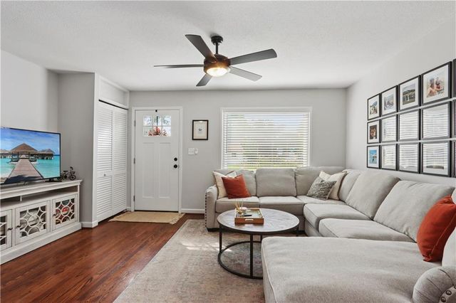 8906 W 99th Terrace, Overland Park, KS 66212