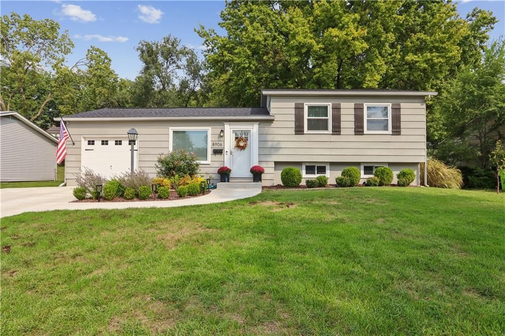 8906 W 99th Terrace, Overland Park, KS 66212