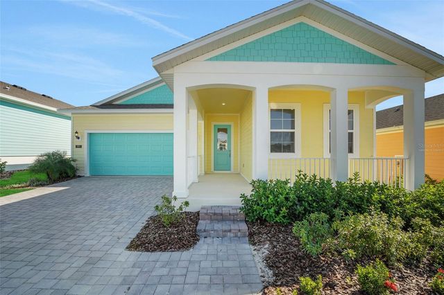 1025 FIESTA KEY CIRCLE, Lady Lake, FL 32159