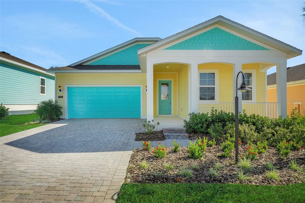 1025 FIESTA KEY CIRCLE, Lady Lake, FL 32159