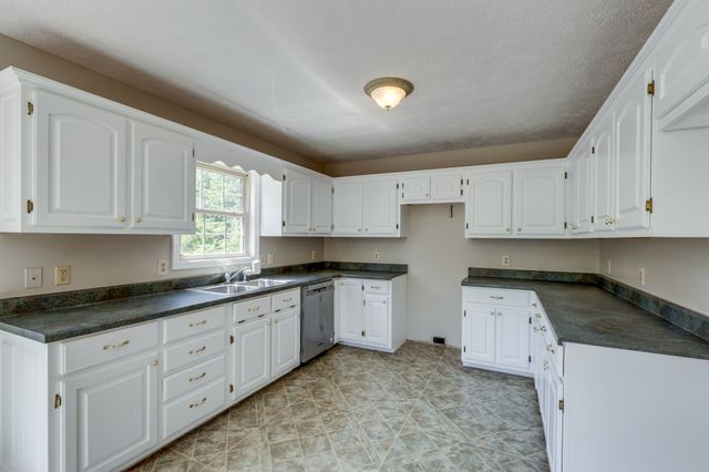424 Charles McClearen Rd, Hohenwald, TN 38462