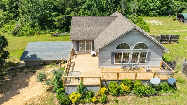 424 Charles McClearen Rd, Hohenwald, TN 38462