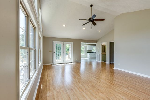 424 Charles McClearen Rd, Hohenwald, TN 38462