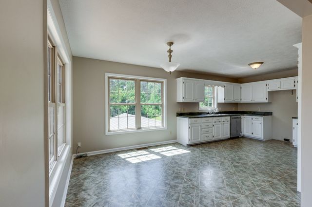 424 Charles McClearen Rd, Hohenwald, TN 38462