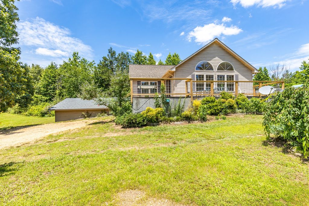 424 Charles McClearen Rd, Hohenwald, TN 38462