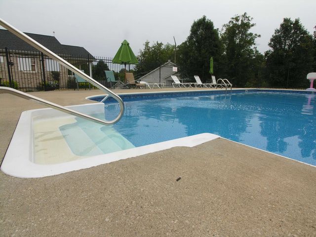85 Palm Drive, Huntington, WV 25705