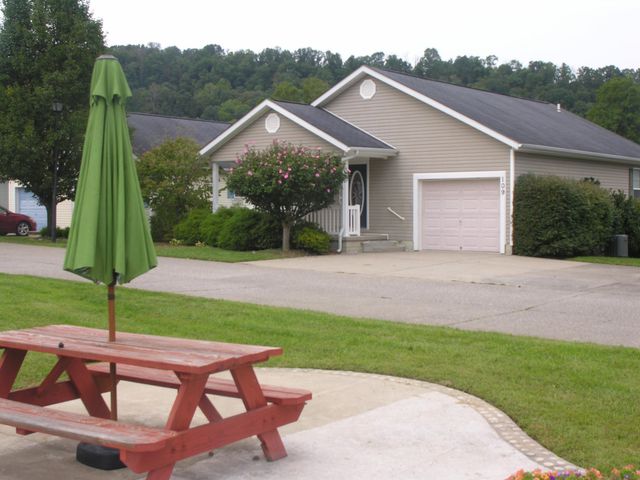 85 Palm Drive, Huntington, WV 25705