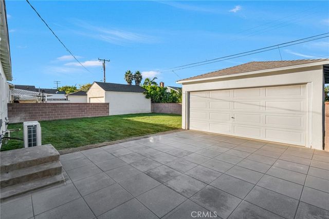 2729 Greentop Street, Lakewood, CA 90712