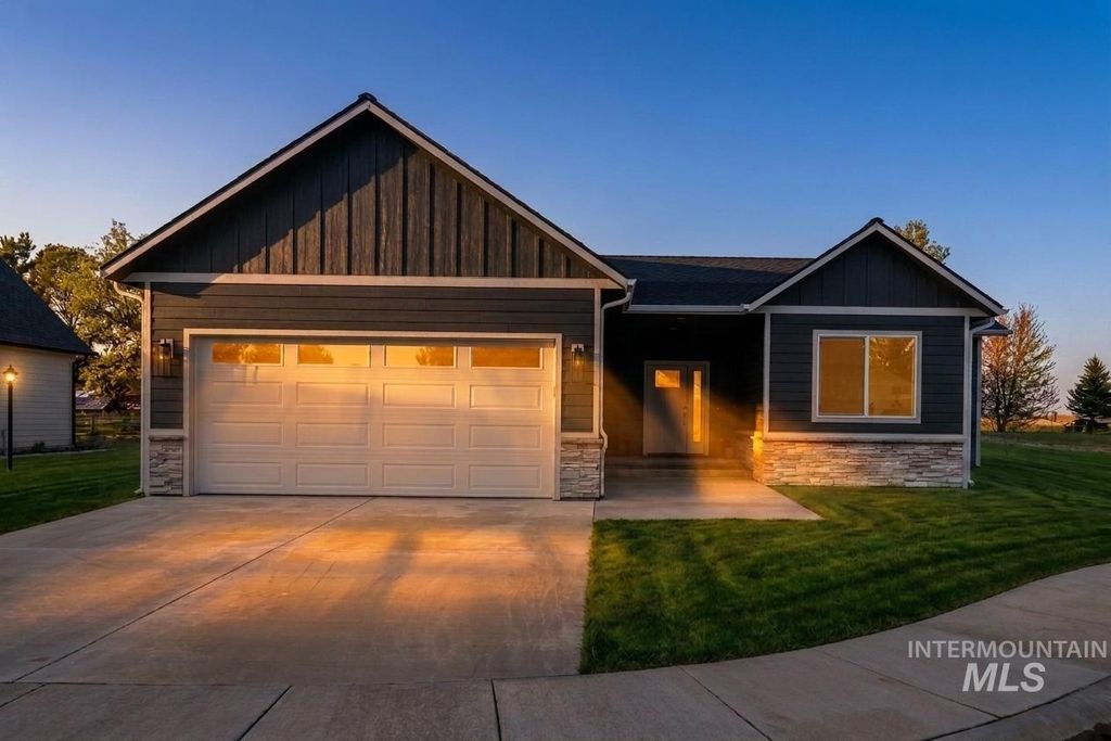 516 Maple Crt, Genesee, ID 83832 photo 1