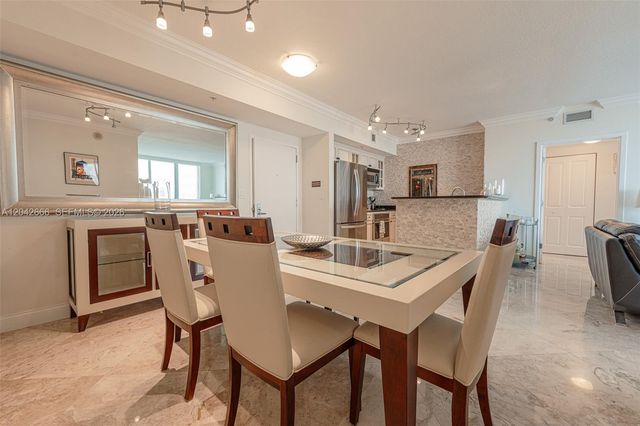 325 S BISCAYNE BLVD 4222, Miami, FL 33131
