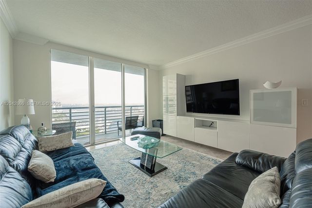 325 S BISCAYNE BLVD 4222, Miami, FL 33131