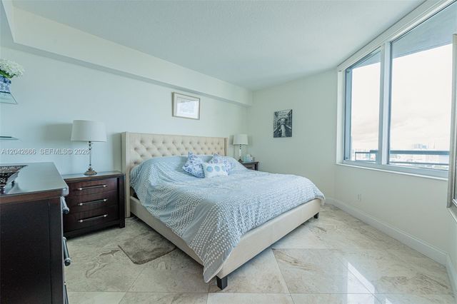 325 S BISCAYNE BLVD 4222, Miami, FL 33131