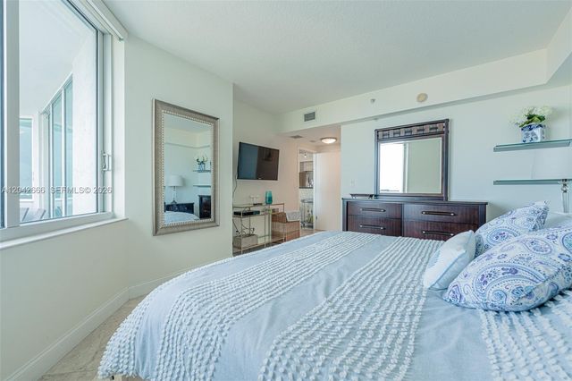 325 S BISCAYNE BLVD 4222, Miami, FL 33131