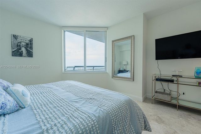 325 S BISCAYNE BLVD 4222, Miami, FL 33131