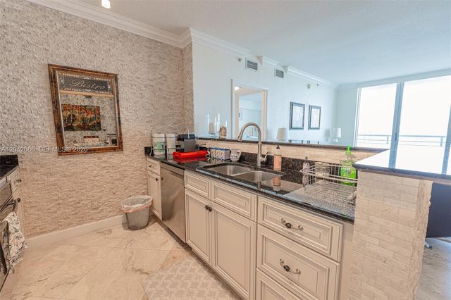 325 S BISCAYNE BLVD 4222, Miami, FL 33131
